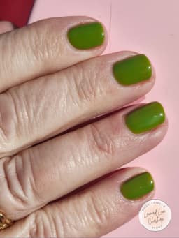 Gorgeous Green Gel Manicure