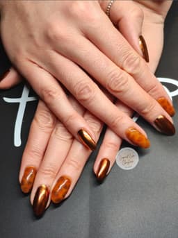 Clear BIAB, with gel and nail art creating a fabulous take on tortie print and chrome 👌