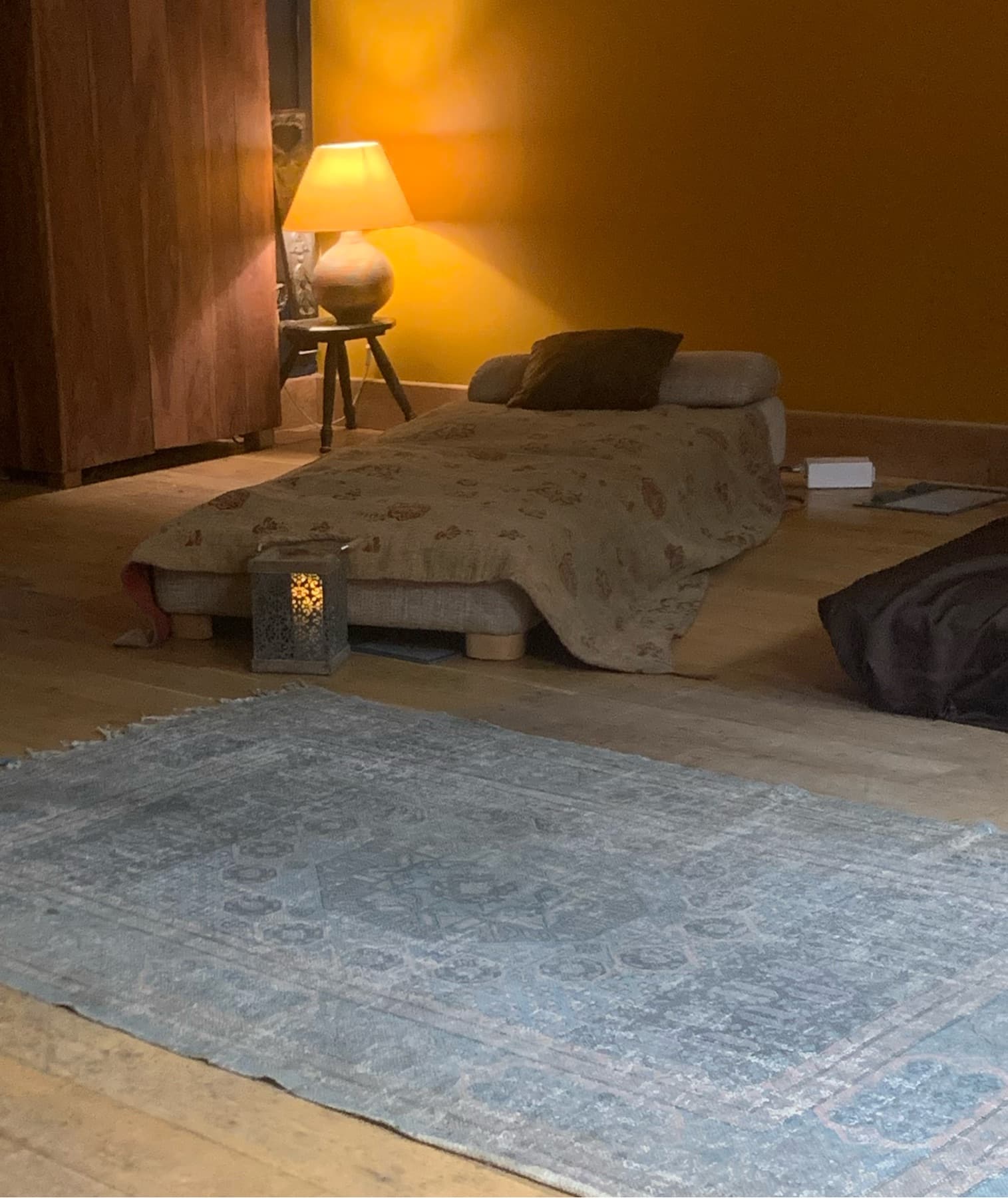 **THE MASTER KEY IMMERSION**
A 5D Sound & Energy Experience
This is a guided live sound journey led through over 40 years of hands-on experience.
The experience moves through five dimensions:
Water, Earth, Air, Ether, and Fire.
From Quantum fields to shamanic journeys and spiritual guidance
Includes sound bowls, drum, voice, chant, ocarina, and Tibetan tones, you are guided through these elements as the session unfolds.
You are held in full comfort throughout, allowing the body to be fully relaxed, warm, and comfortable for all ages.
Choice of water bed, zero gravity, and warm comfortable loungers to suit you.
The 1st Friday of each month will be a Sea & Land immersive shamanic sound journey (90 minutes), followed by refreshments.
The last Sunday of each month will be a sound journey designed around the season, the moon, or the journey.
90 mins sessions are £50 pp -booking essential as only 8 spaces available .
During the month you are welcome to try 20 mins sessions to feel the space and sample your journey to help relax in an energy of sound. These are done on the hour Tuesday Friday & Saturdays £10 per session .