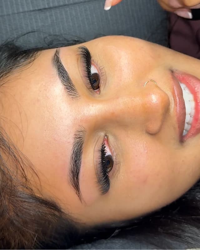 Hybrid fox eye lash extensions -Leeds