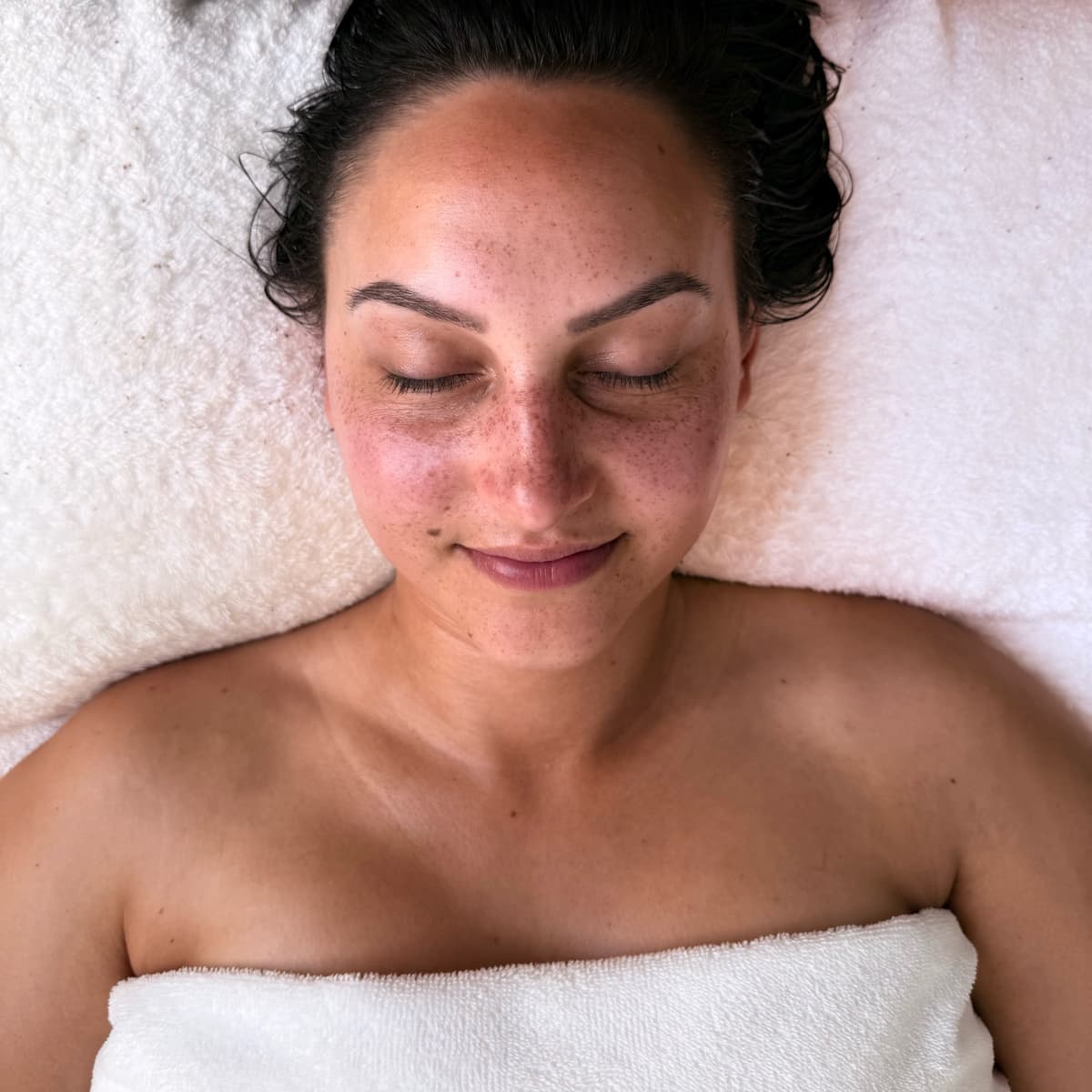 This is for you if you:
\- prefer quiet, private treatment spaces
\- want tailored skin treatments
\- value natural looking results
\- like a calm, un-rushed experience
Are you someone values an hour or two just to switch off and relax?
The busy mum who
\- needs a portion of quiet time where nothing is expected of her
\- needs a factory reset
First time? Head over to the ‘First Visit Facial’
and book with confidence.