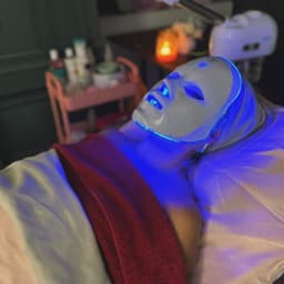 LED light therapy facial