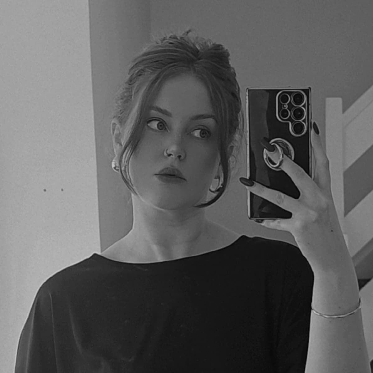 Luxury Private Manicurist located in Hampshire.
Specialist in prescriptive bespoke treatments, nail repairs and gel reintroduction after gel allergies.
Affiliated with Bio Sculpture to provide the best products and service in the industry. Our ethos is to provide healthy nails first and foremost.