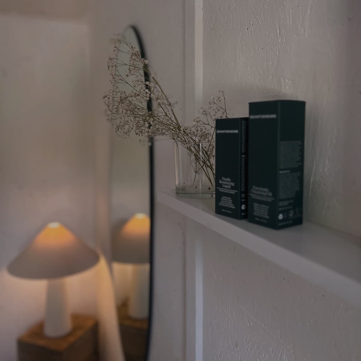 Facial treatments that enhance, renew and strengthen the skin we were born in.