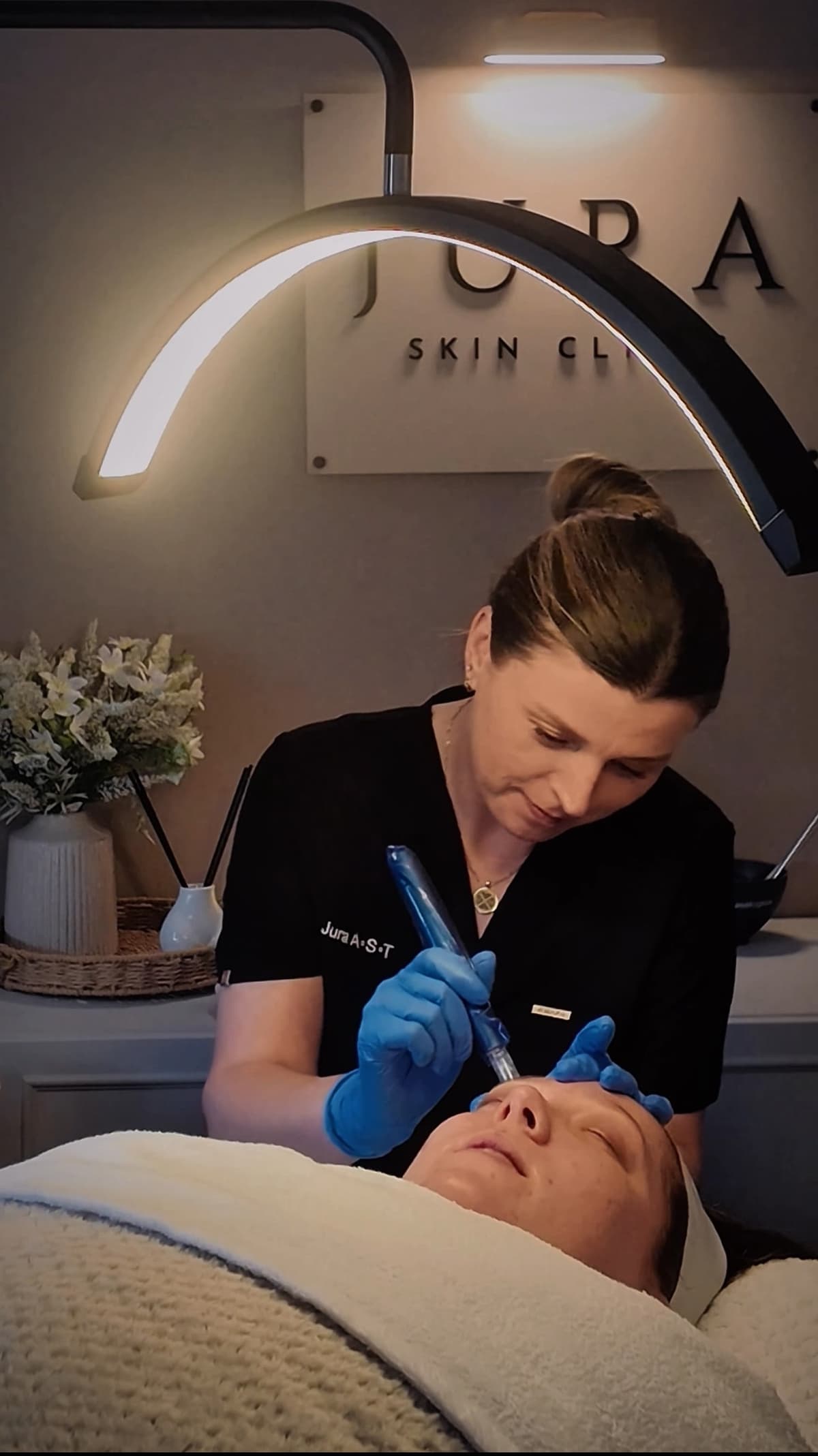 Collagen Induction Therapy: a safe and effective way to stimulate collagen and Elastin production to treat:
* Fine lines and Wrinkles
* Hyperpigmentation
* Acne Scares
* Enlarged Pores
* Loss of elasticity
* Dull or uneven texture
* Stretch Marks