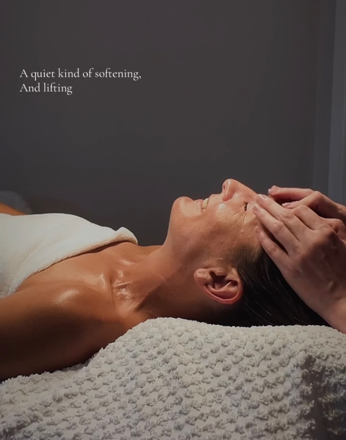 Treating the skin from within, at a deeper level where muscle tension, fascia, lymph and circulation feed and support the skin. You can choose from:
* Release & Reset (75 minutes)
* Sculpt & Flow (90 minutes)
* Align 360: (120 minutes)