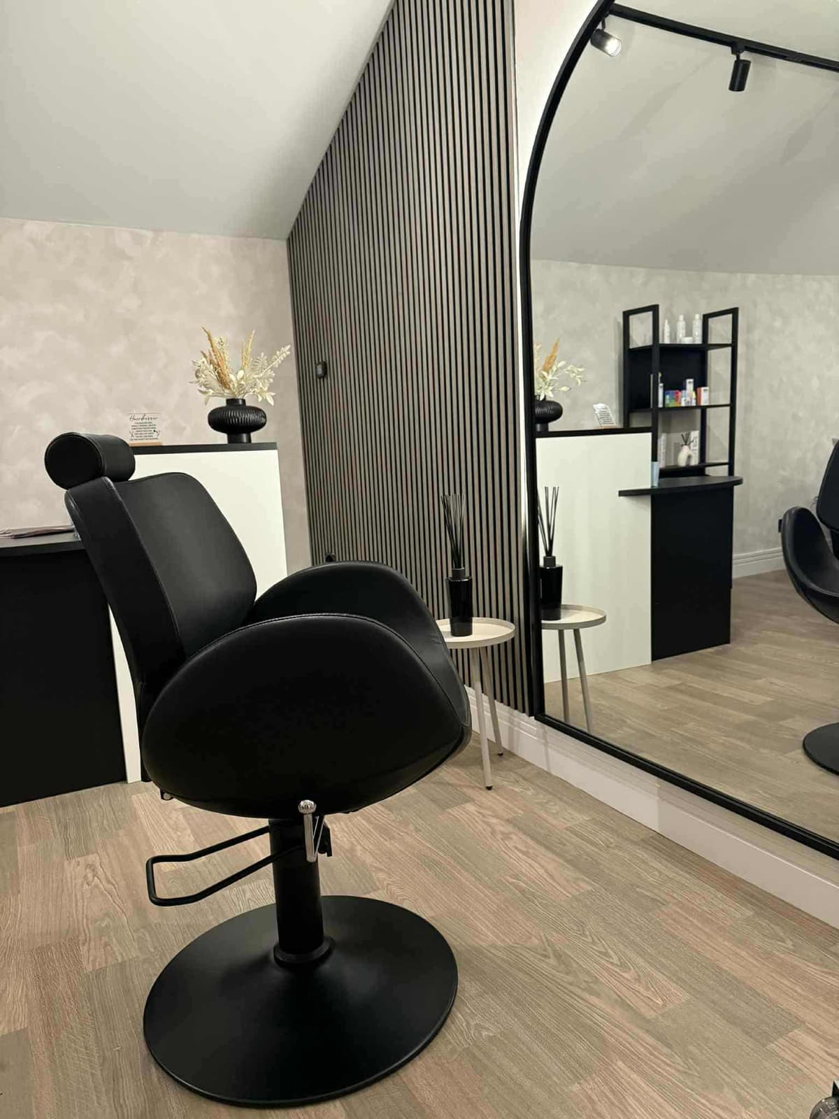 Revive Hair & Head Spa is a home based salon offering spa like treatments. With 28 years experience in the industry, Dawn offers a variety of services including a wide range of hair dressing, massage and holistic therapies services including the luxurious Japanese head spa.
Located in Whitecraig, East Lothian, Revive prides itself on providing a friendly local service in a welcoming spa like atmosphere.