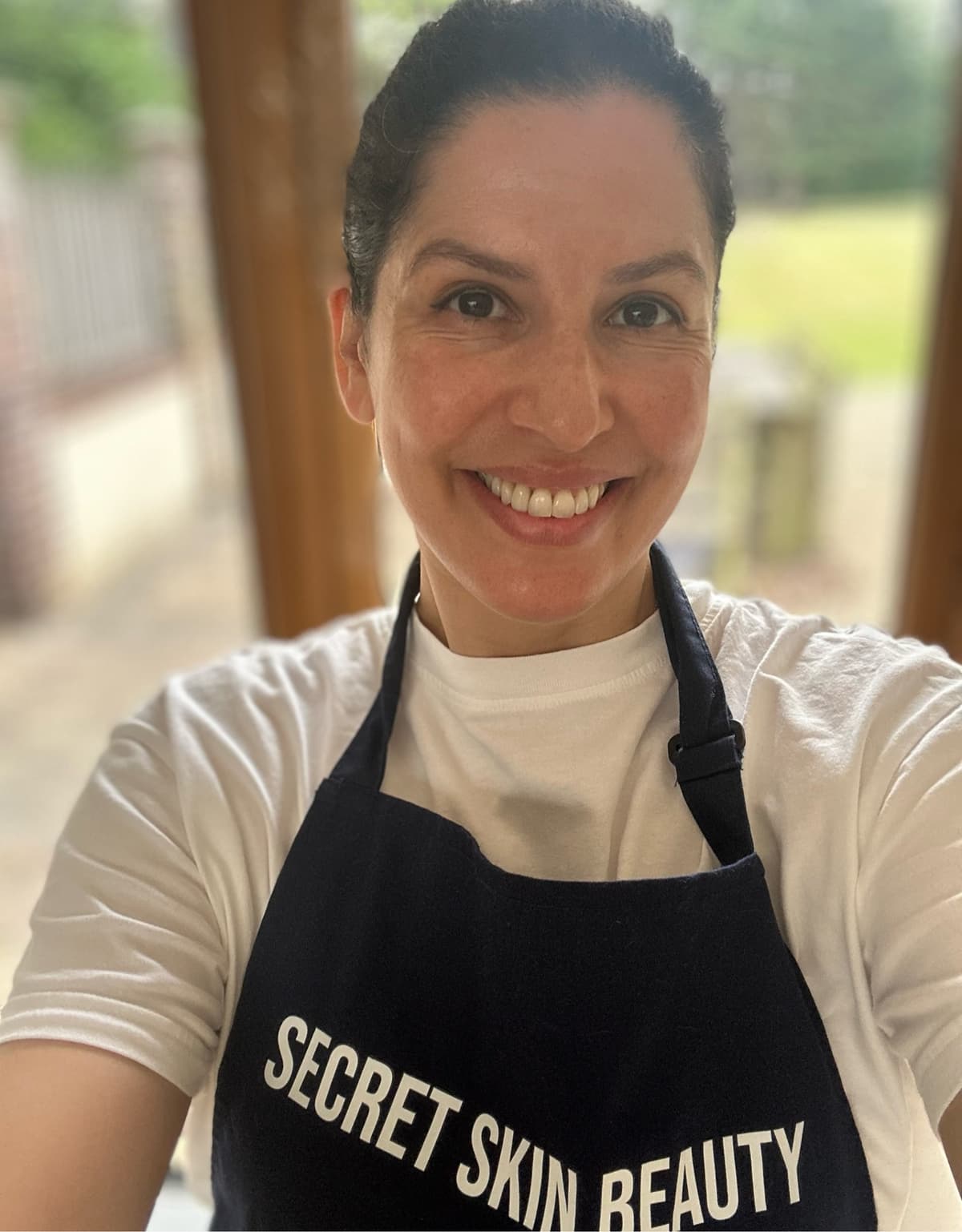 Secret Skin Beauty began when my daughter started struggling with her skin as a teenager. Helping her rebuild her confidence inspired my passion for skin health — turning a personal journey into a professional calling.
After retraining in skin therapy, I gained hands-on experience in a professional clinic, performing advanced treatments such as microneedling, dermaplaning, chemical peels, LED therapy, and bespoke facial massage.
Now, alongside my part-time work in healthcare, I run Secret Skin Beauty — where clinical expertise meets a calm, caring touch. Every facial is tailored to each client, combining proven techniques and professional-grade products to restore balance, radiance, and confidence.
My home-based studio is a peaceful space where clients can relax, feel understood, and know their skin is in safe hands.
Love, Najoua — Facialist 🤍