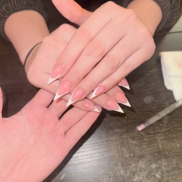 Medium stilettos with French tips - level 1