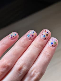 Did someone say confetti nails