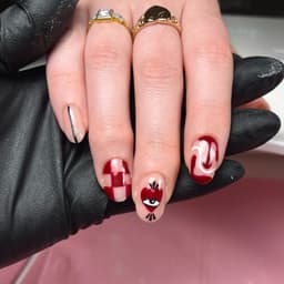 Extensions with complex nail arr