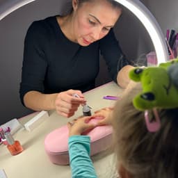 🌸 Girls’ Pamper Day 💕 Today my youngest little client came with her mummy for a mini nail pamper! It’s always lovely to see smiles and little sparkles,even the tiniest hands deserve to feel special 💅✨(Mummy and daughter pamper day Home appointments only)