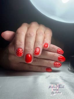 Red nails,but make it cute ❤️🤍