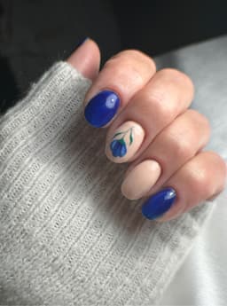 Soft nude meets deep blue💙