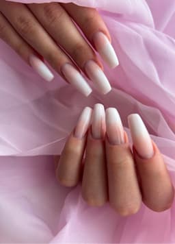 Soft,elegant nails,with a luxury feel🤍