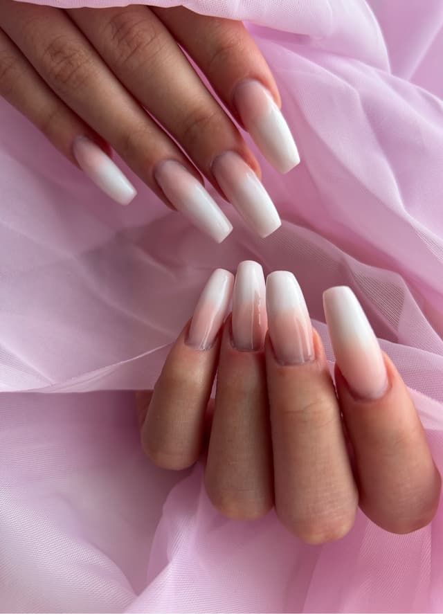 Soft,elegant nails,with a luxury feel🤍