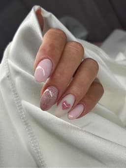 Soft pink,a touch of sparkle and a little 🤍