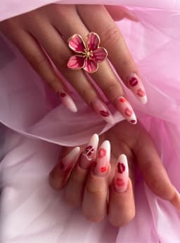 Soft Lips and gentle pink nails