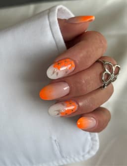 Spring vibe with a touch of orange 🌼