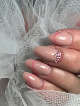 Soft nude neon french 💕