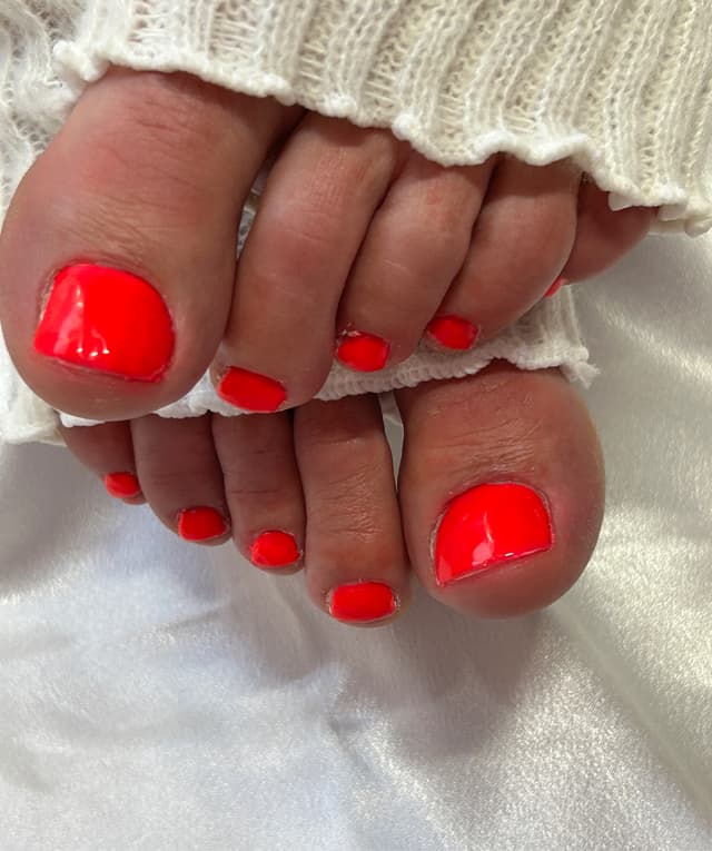 Fresh pedi,bold colour ❤️