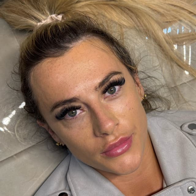 Russian Lash Extensions