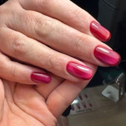 Prescriptive manicure + cat-eyes