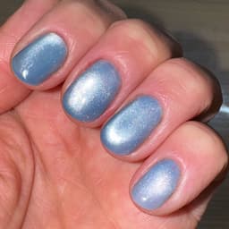 Prescriptive manicure + cat-eyes