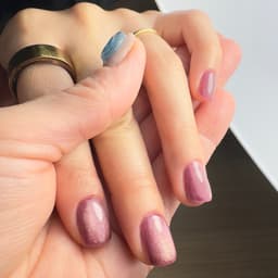 Prescriptive manicure + cat-eyes