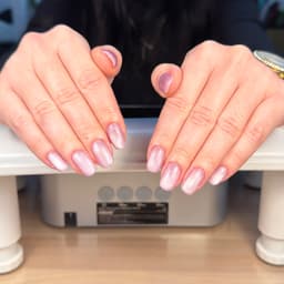 Prescriptive manicure + cat-eyes