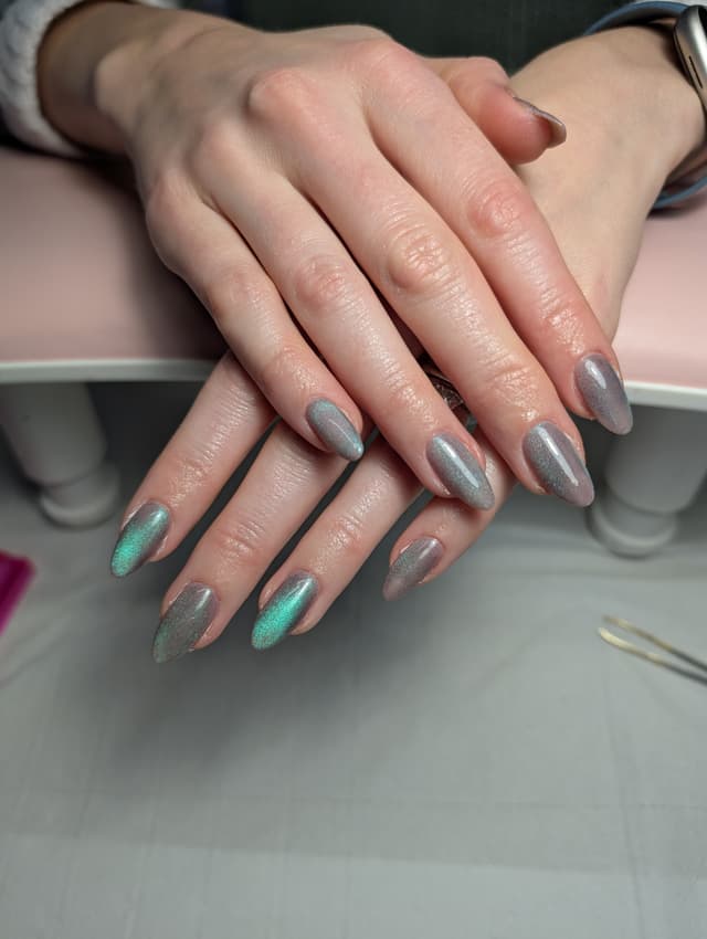 Neutral cat eye BIAB nails