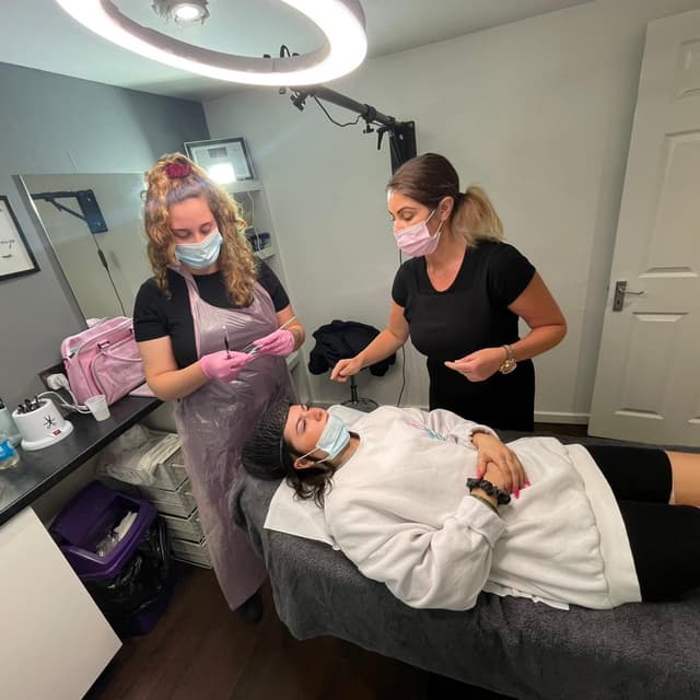 Henna brows training course