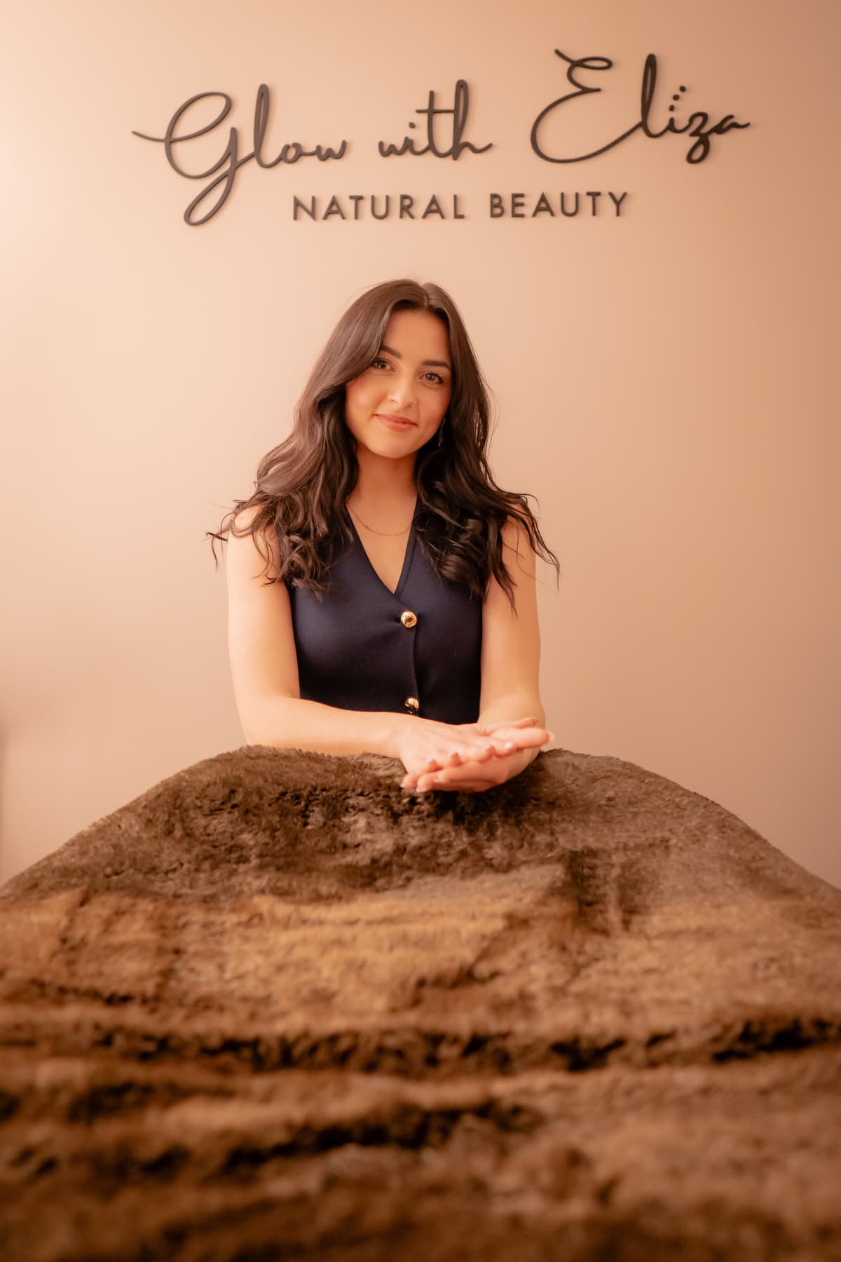 My mission is to empower you through tailor-made treatments that enhance your radiance and address your unique skin concerns. We specialize in treating acne, rosacea, pigmentation, dry skin, signs of aging and more. Our premium skincare brands include iS Clinical, Elemis, and Medik8.
**Feel confident in your own skin with me!**