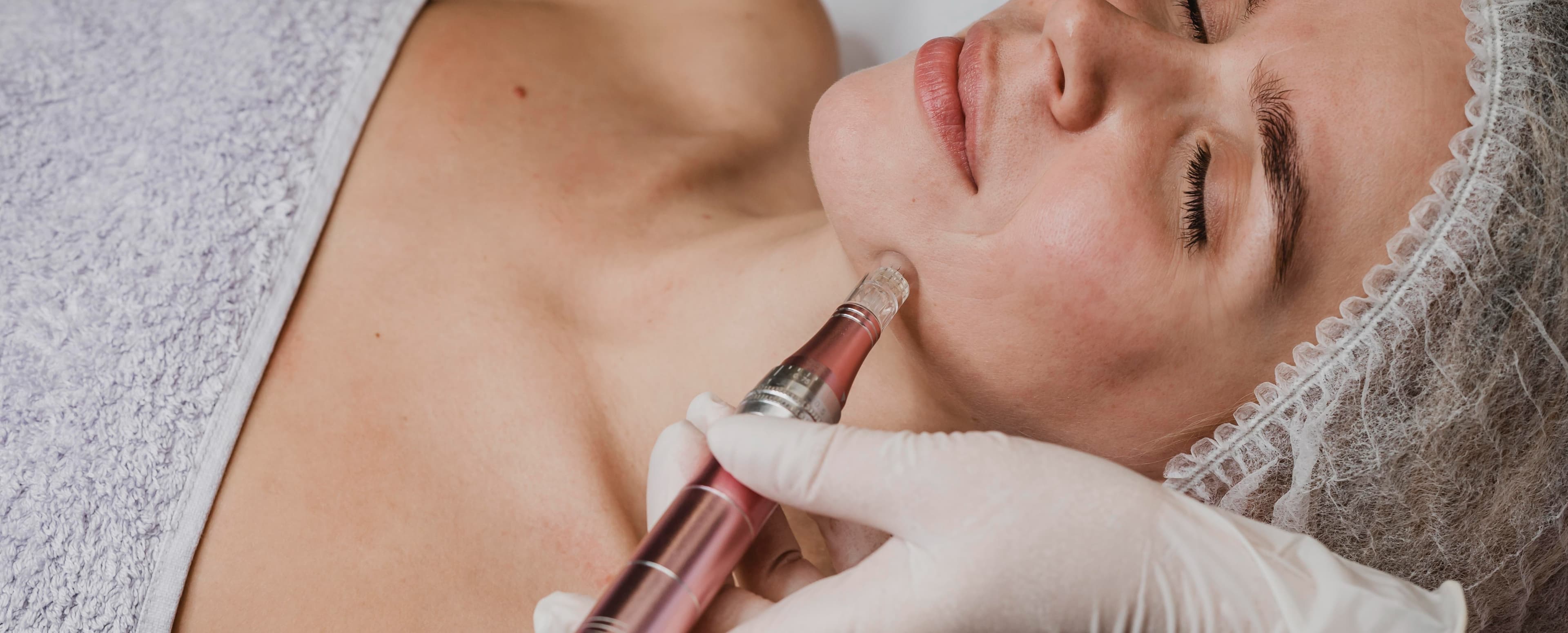 \- Fine lines and wrinkles
\- Loss of firmness or elasticity
\- Uneven skin tone and pigmentation
\- Rough or uneven even skin texture
\- Dull, tired-looking skin
\- Acne scaring