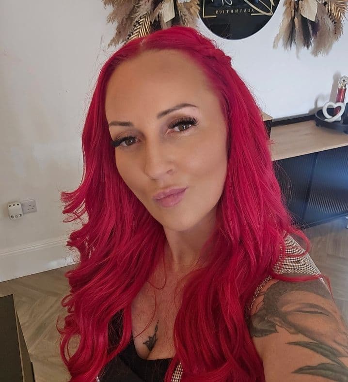 Lisa Godbeer
📍 Somerset
👩👧👦 Mum of 6 | age 46
✨ Authentic. Experienced. Reliable.