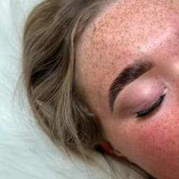 Brow Lamination with Hybrid Stain