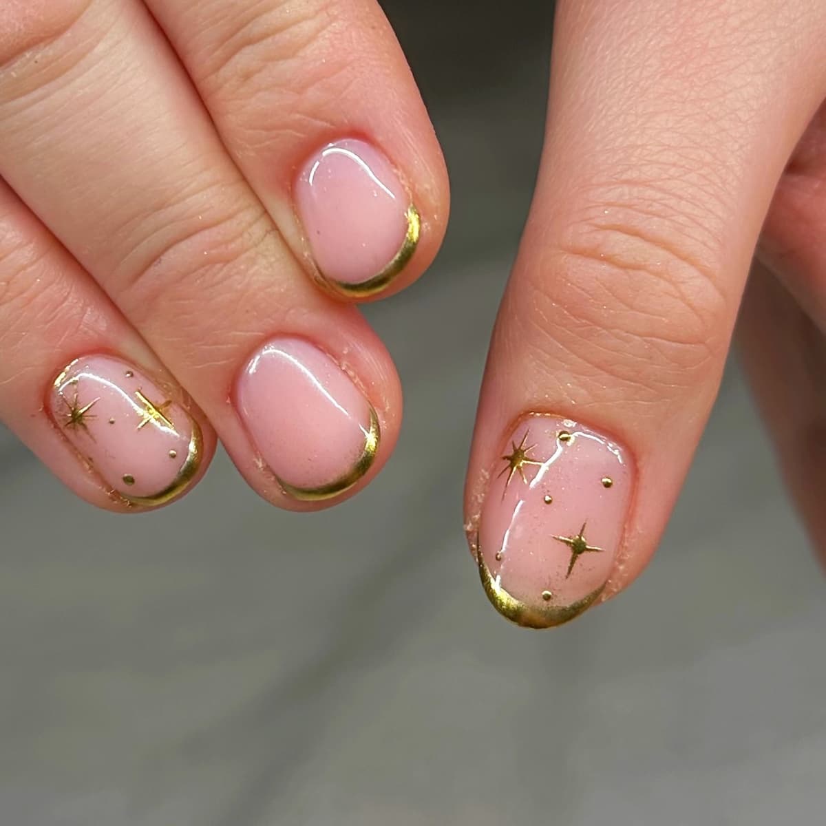 Builder gel is a strengthening gel applied to natural nails to add structure and durability. It helps support natural nail growth and is ideal for weak, thin, or brittle nails.
During your appointment, the nails are carefully prepared and builder gel is applied to create a strong, structured base. Nails can be finished with your chosen gel colour or left natural for a clean, glossy look.
Infills are recommended every 3-4 weeks to maintain strength and appearance. Regular cuticle oil will help keep your nails healthy and long-lasting.