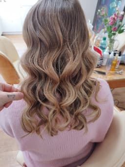 Wavy styling with curling iron