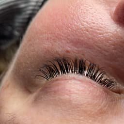 Very natural looking eyelash extension