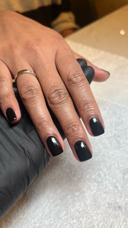 Gelish manicure - black shadow