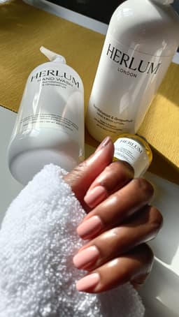 Herlum manicure