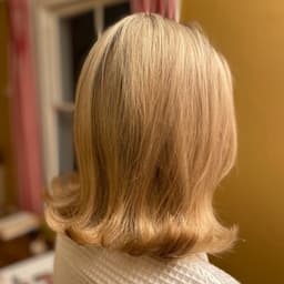 Flick out blowdry 60s style