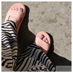 Natural toes with polish