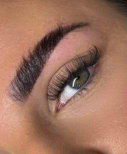 Light hybrid lashes