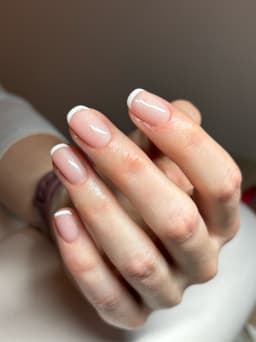 French gel manicure