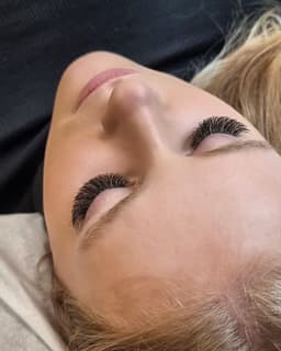 Volume lashes
