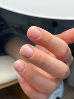 Nude manicure