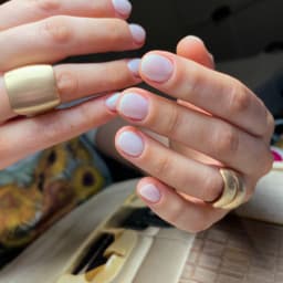 Nude manicure