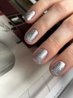 Coloured manicure