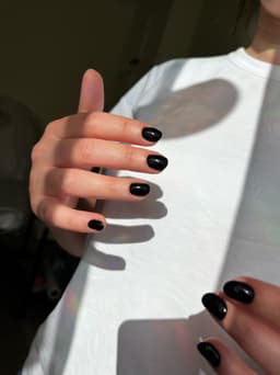 Coloured manicure